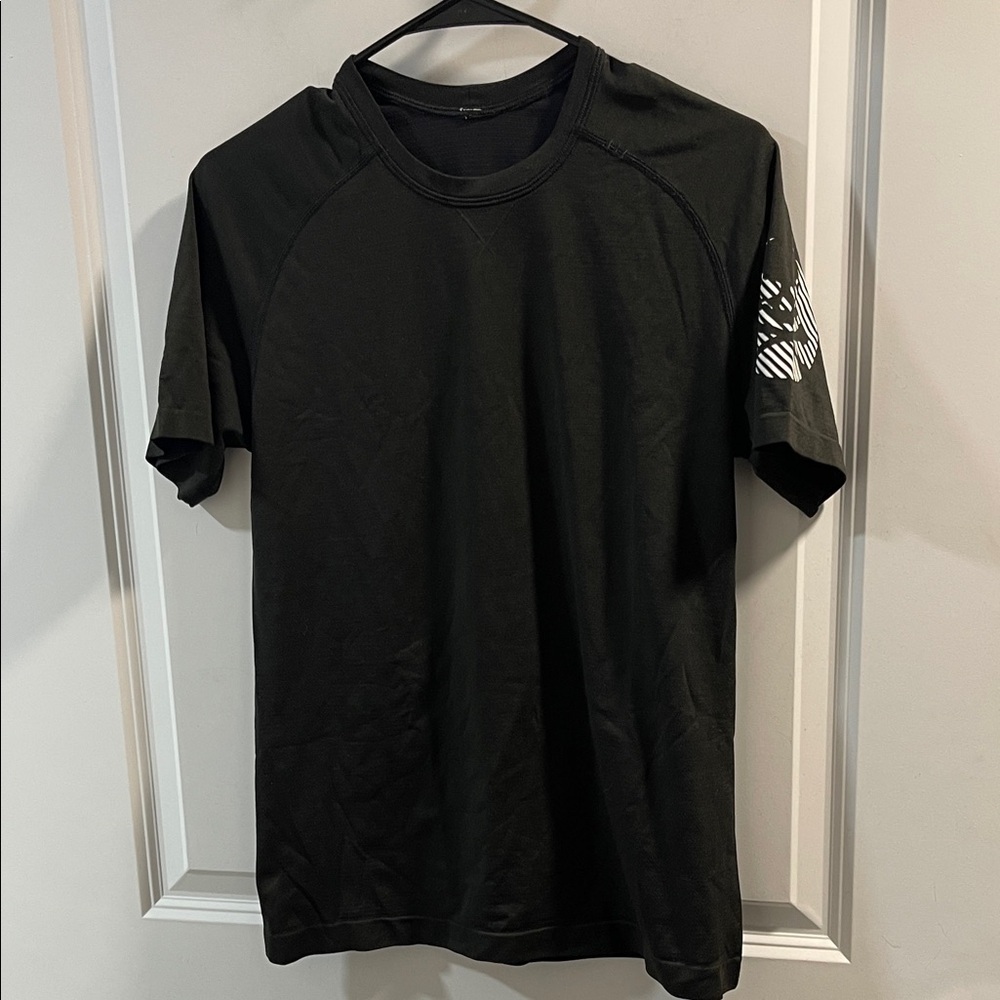 Lululemon Metal Vent Tech Block Graphic Men's T-Shirt Size Small